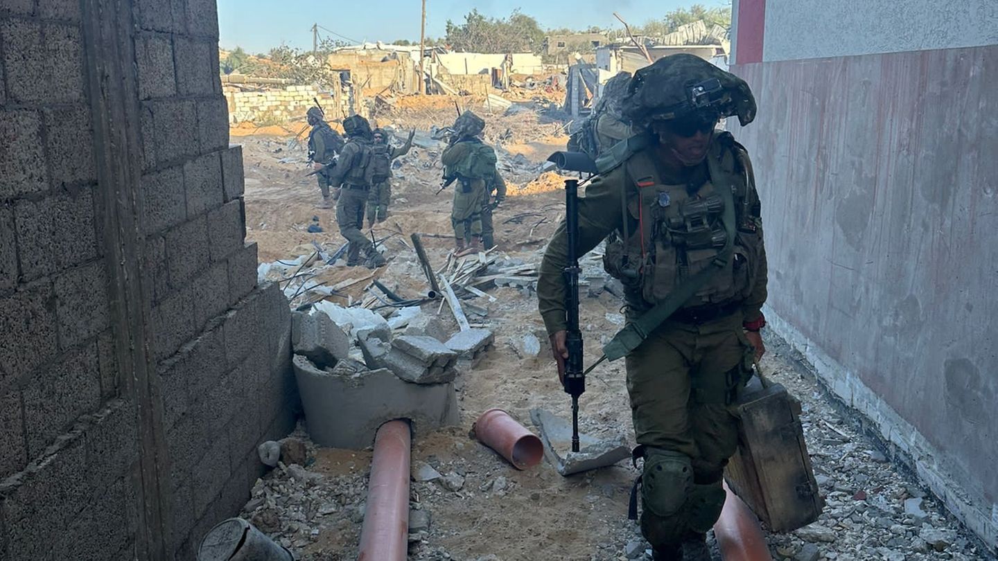 Israelische Soldaten im nördlichen Teil des Gazasteifens – dieses Foto wurde von der israelischen Armee (IDF) herausgegeben