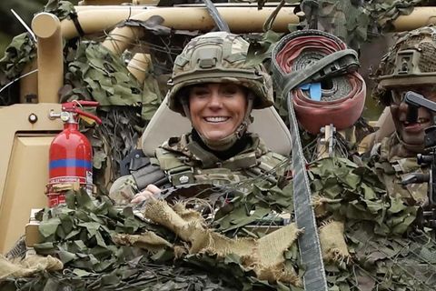 Video zeigt Prinzessin Kate von Wales in Kampfausrüstung in einem Panzer