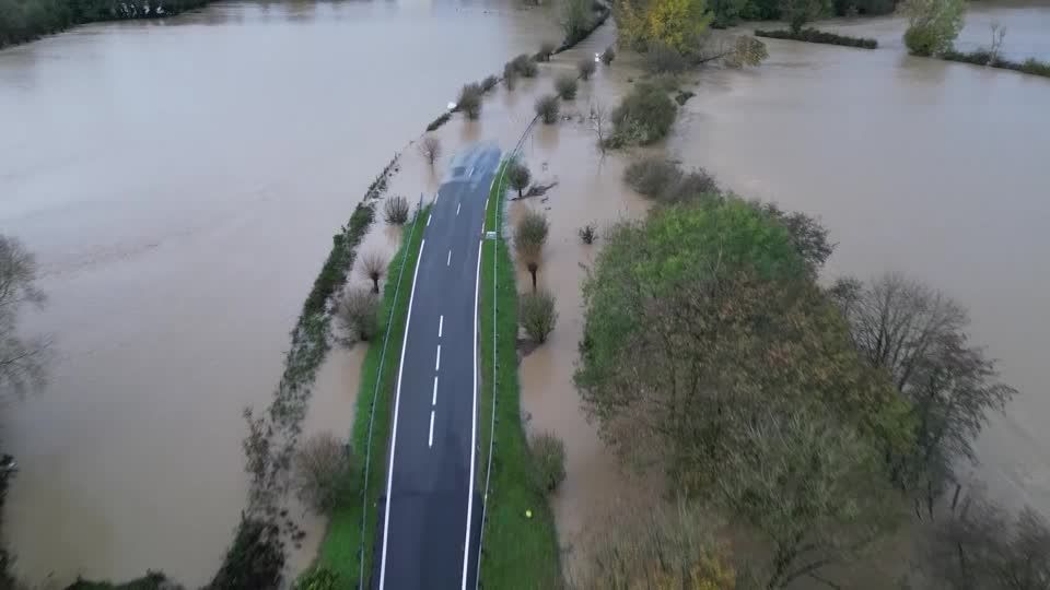 Video: Nordfrankreich unter Wasser