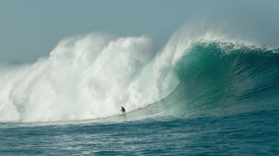 Laura Enever: Australierin surft auf 13,3-Meter-Welle zum Weltrekord