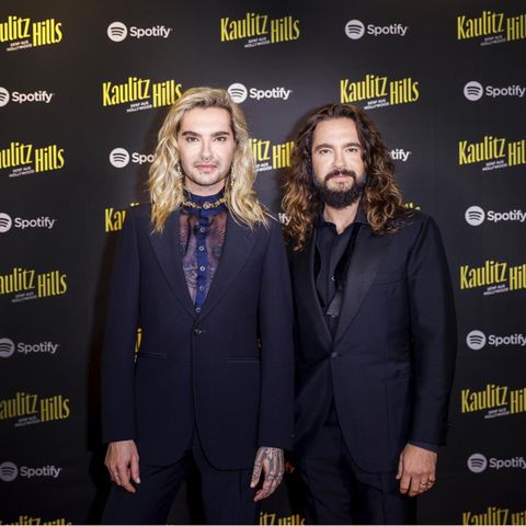 Live-Podcast : Mit Plüschpenis und Eierdrinks: Kaulitz-Brüder machen Speed-Dating in der Elbphilharmonie