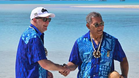 Historisches Abkommen: Australiens Premier Anthony Albanese (l.) und sein Amtskollege aus Tuvalu, Kausea Natano
