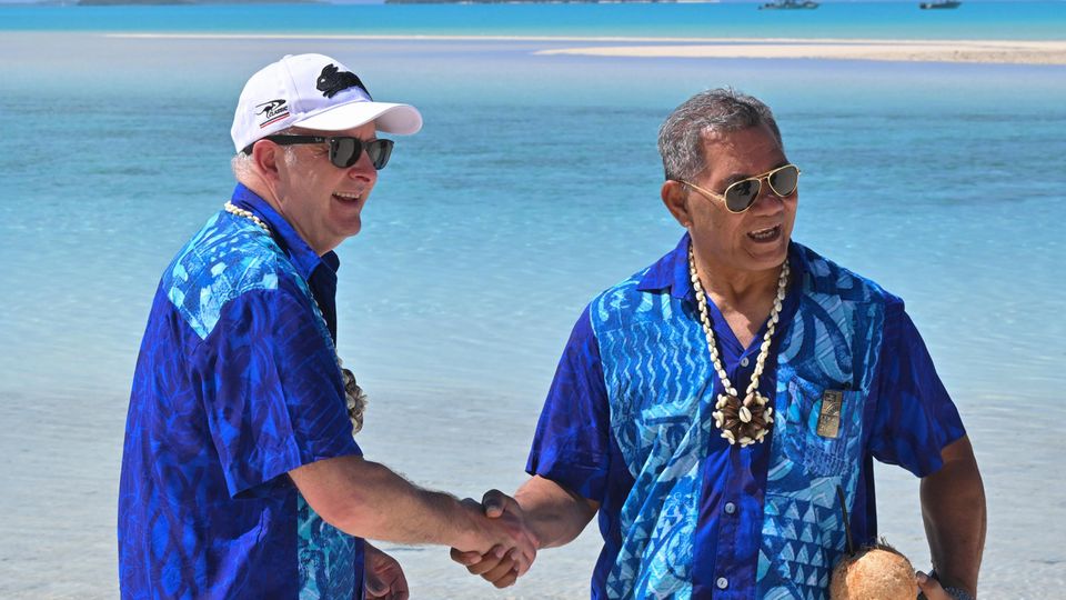Historic agreement: Australian Prime Minister Anthony Albanese (l.) and his counterpart from Tuvalu, Kausea Natano Historic agreement: Australian Prime Minister Anthony Albanese (l.) and his counterpart from Tuvalu, Kausea Natano