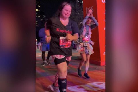 Bewegendes Video: Frau mit Down-Syndrom erfüllt sich Lebenstraum – und läuft New-York-Marathon