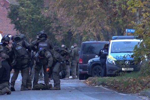 Vorbereitung für den Einsatz: Spezialkommando der Polizei in Vieritz in Brandenburg
