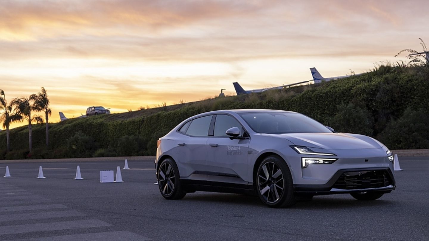 Technology: Polestar 4: Don’t look back