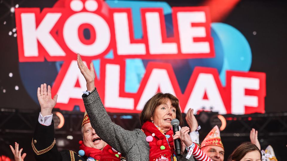 Henriette Renker, Oberbürgermeisterin von Köln, eröffnete auf dem Heumarkt die Karnevalssaison