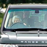 Queen Elizabeth II im Range Rover