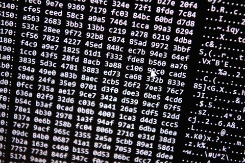 Zahlencode auf schwarzem Hintergrund