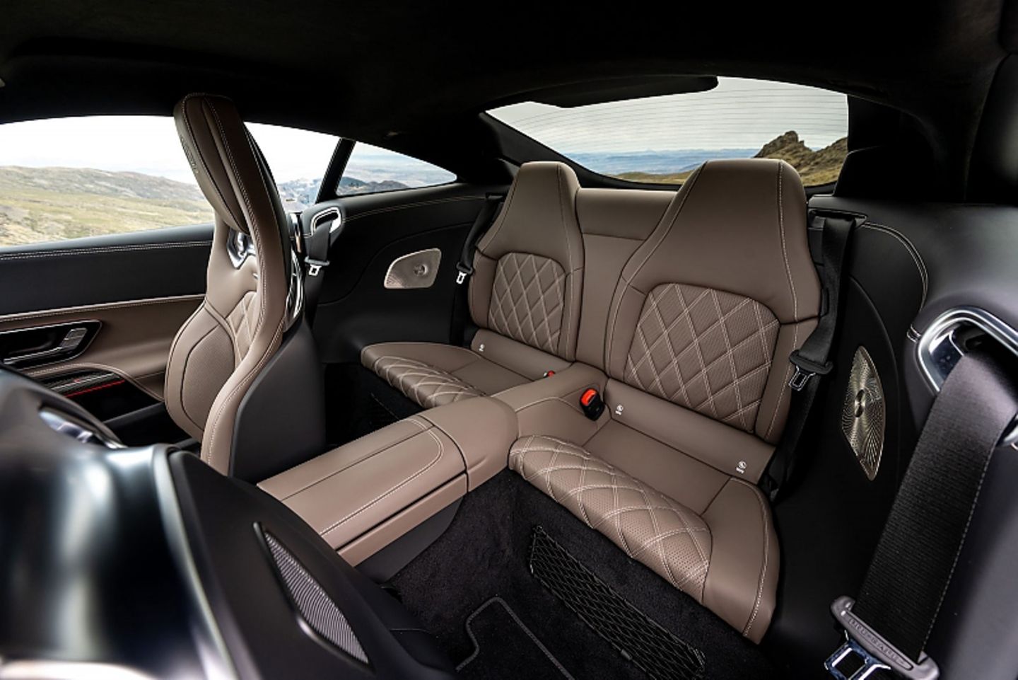 Optional gibt es den Mercedes AMG GT 63 auch als 2+2-Sizer