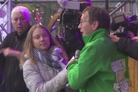 Nach Pro-Palästina-Sprechchören: Rangelei bei Klimademo: Mann entreißt Greta Thunberg das Mikrofon