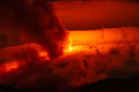 Lava und Asche: Ätna: Europas größter Vulkan liefert imposante Bilder