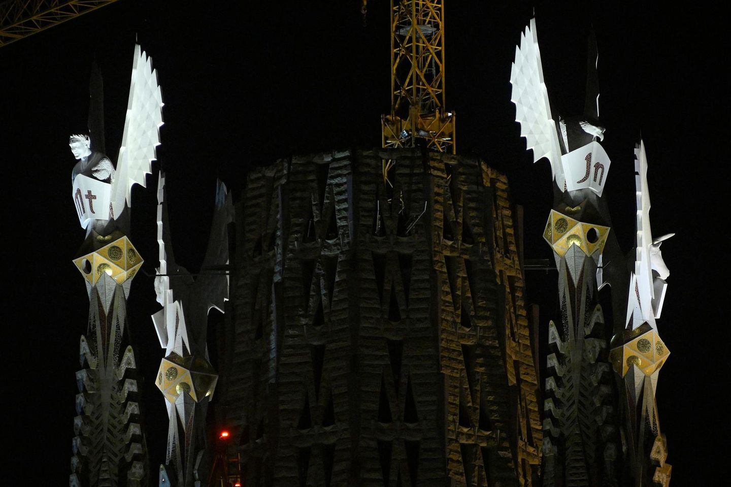 Die beleuchteten Türme der Sagrada Familia