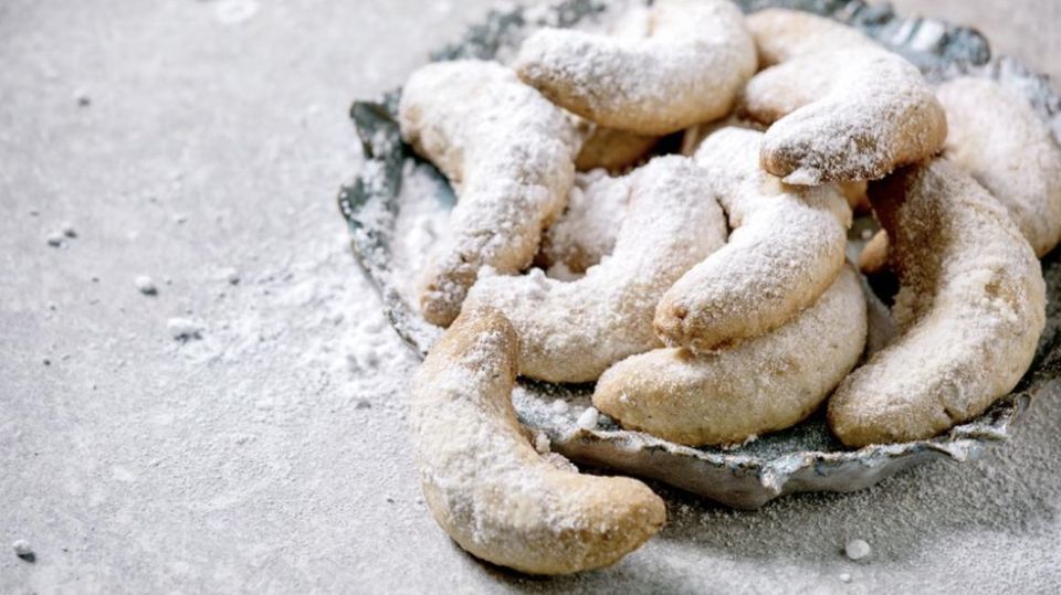 Weihnachtsgebäck: Blitzrezept: Backen Sie leckere Vanillekipferl mit nur vier Zutaten Weihnachtsgebäck: Blitzrezept: Backen Sie leckere Vanillekipferl mit nur vier Zutaten