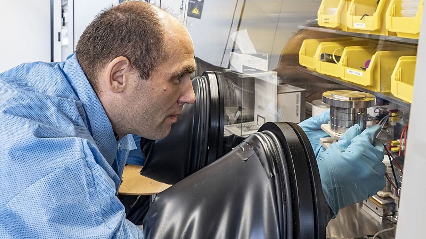 Technology: Batteries of tomorrow: Density matters