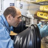 Kostiantyn Kravchyk forscht bei der Empa an neuen Batterien