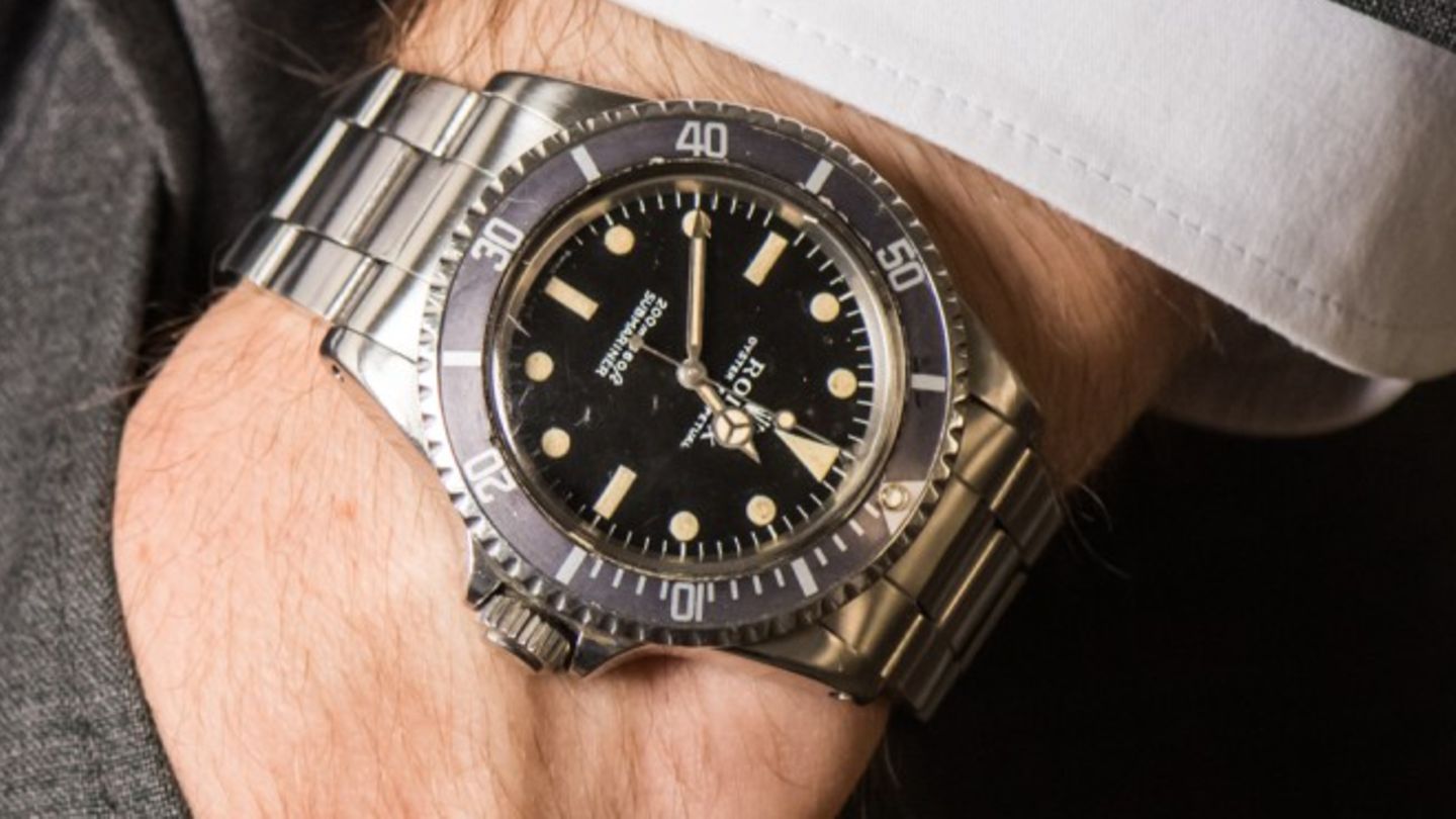 Snorkelers save Rolex: Man loses luxury watch in boating accident