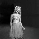 Hannelore steht auf der Bühne