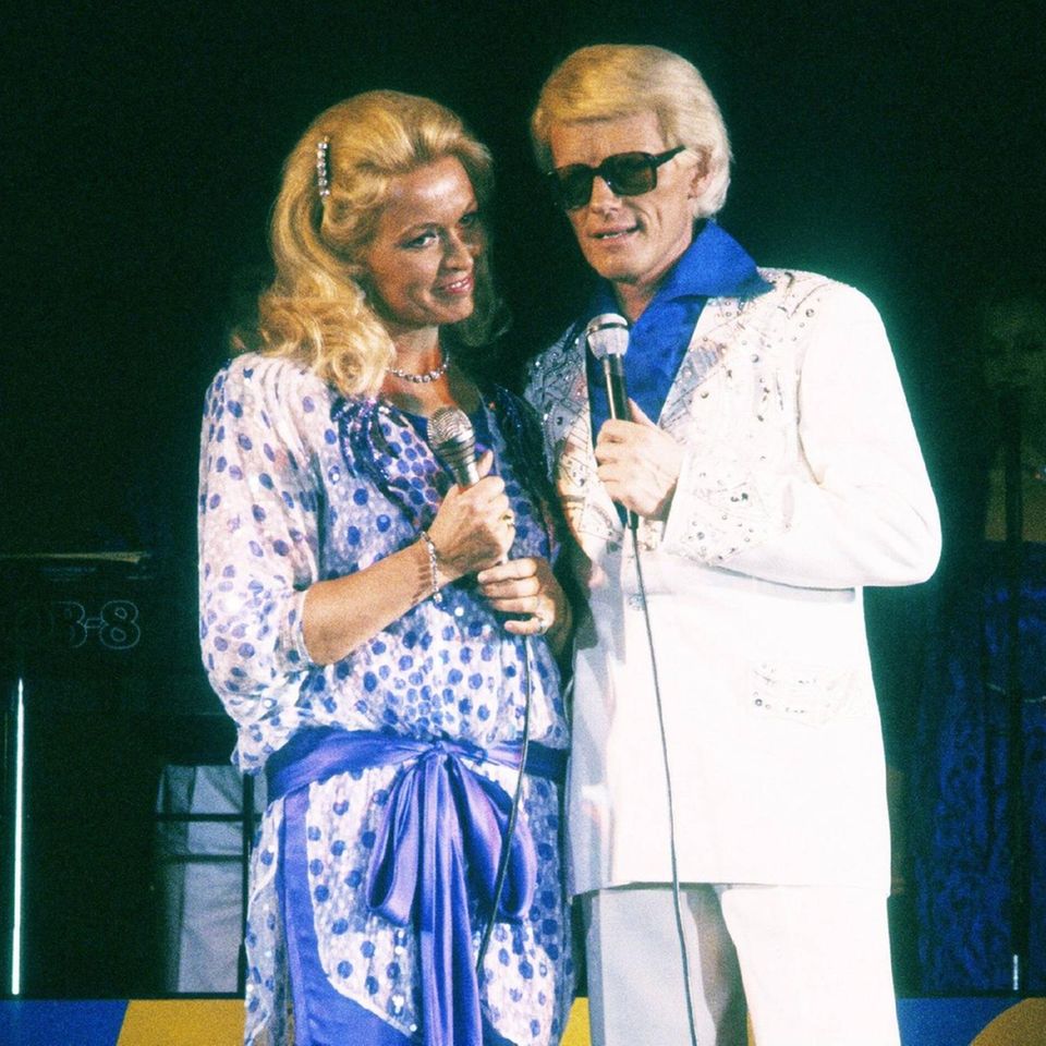 Hannelore und Heino mit Mikrofonen in der Hand, 1985