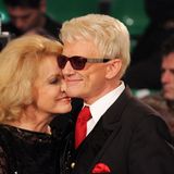 Auf Bildern wie hier im Jahr 2005 wirken die beiden stets innig. Dass das Glück fragil ist, mussten sie schon mehrmals erfahren. So erlitt Hannelore in der Vergangenheit schon einen Herzinfarkt und musste wegen einer Lungenentzündung im Krankenhaus behandelt werden. Wie "Gala" berichtet, habe sie auch schon "diverse Rücken und Hüft-OPs" hinter sich.