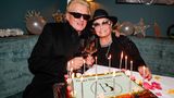 Heino und Hannelore sitzen vor einer Geburtstagstorte, 2021