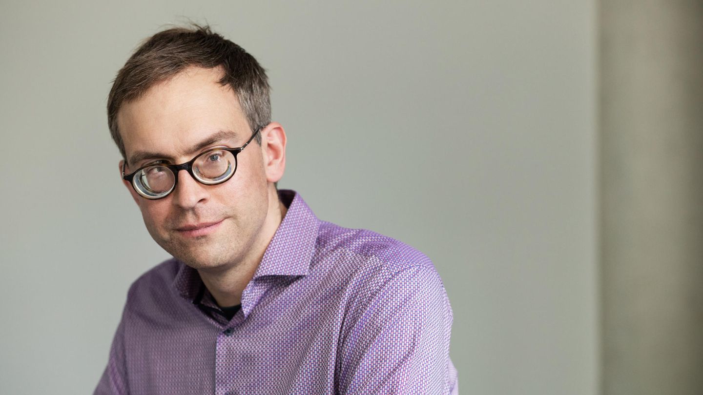 Seit 2020 ist Nicolas Haaf Mitglied des Betroffenenrats bei der Unabhängigen Beauftragten für Fragen des sexuellen Kindesmissbrauchs