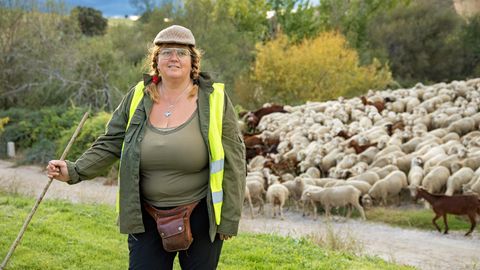 Oberhirtin Marity Gonzalez Garcia, 48, mit der Schafherde der "Asociacion Trashumancia y Naturaleza"