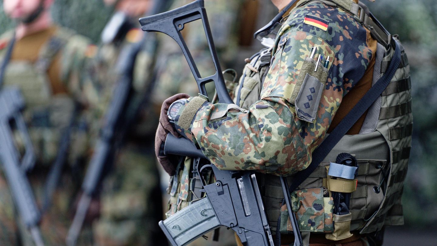 Soldaten stehen bereit: Bonner Wissenschaftler kommen zu dem Ergebnis, dass die Bundeswehr insgesamt auf Augenhöhe zu den Streitkräften Frankreichs und Großbritanniens ist.