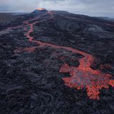 Wo genau im Südwesten Islands ein Vulkanausbruch droht, können Experten nicht sagen. Das Foto zeigt eine Eruption des Fargradalsfjall im August 2021. Dieser Vulkan liegt in der Nähe der Region, die aktuell von der Gefahr betroffen ist.