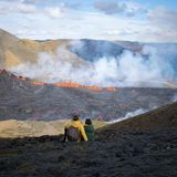Die wilde Natur auf Island zieht viele Touristen an. An manchen Orten kann man die Vulkan-Aktivitäten aus sicherer Entfernung bestaunen, wie hier im vergangenen Jahr im Augsut in der Nähe von Grindavik.