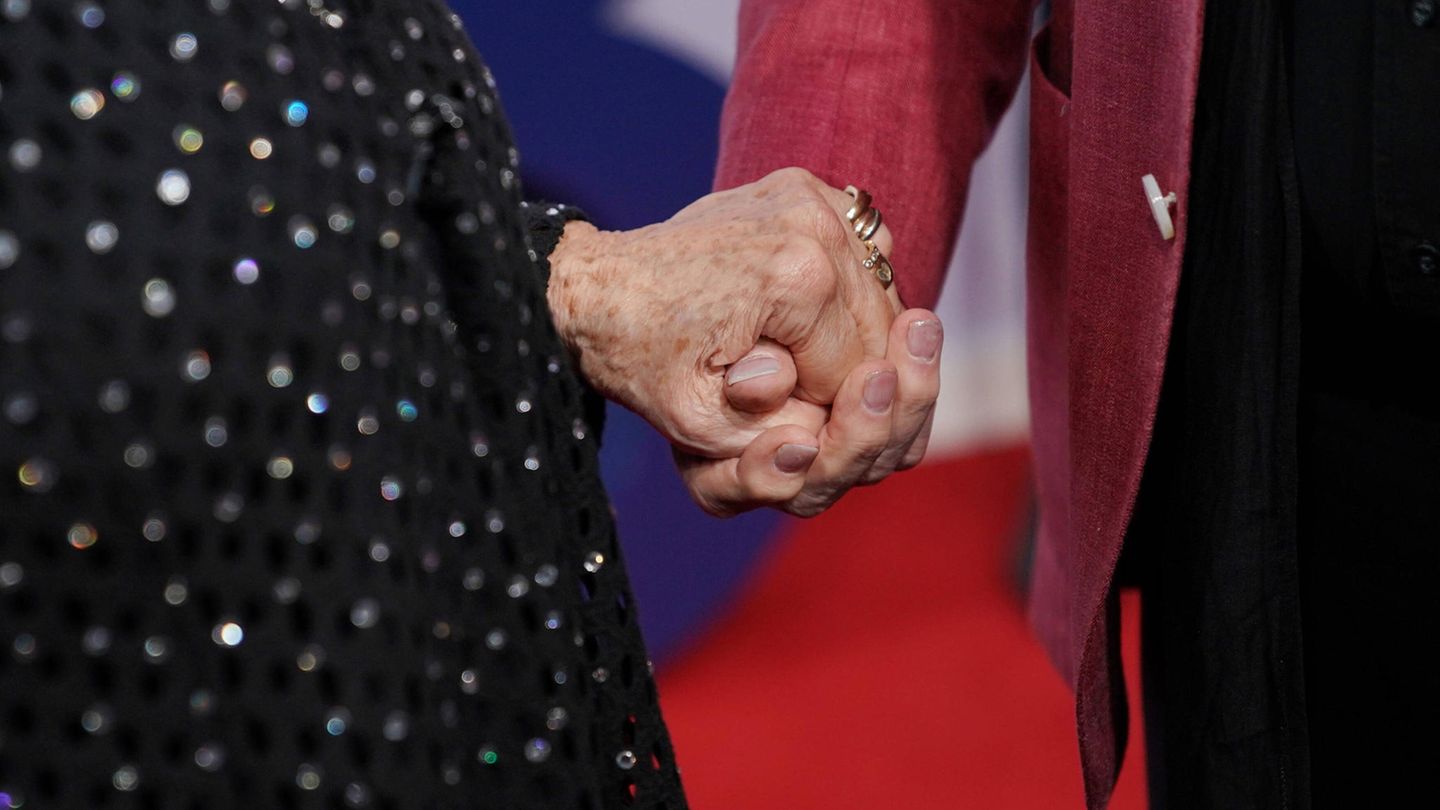Heino und Hannelore halten Händchen