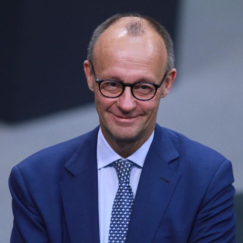Ein Porträt von Friedrich Merz im Bundestag