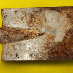 Ein verschmutzter Spaten