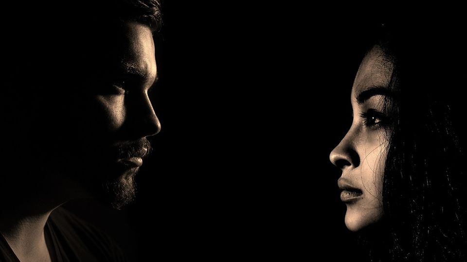 "Absolute Warnsignale": Darauf sollten Sie beim Dating achten Beim Dating kann es darum gehen, Spaß zu haben und den ganzen Prozess zu genießen, oder darum, eine Lücke zu füllen. Woran man merkt, worum es geht und was einen warnen sollte, erklärt Paartherapeutin Yvi Blum im Interview.