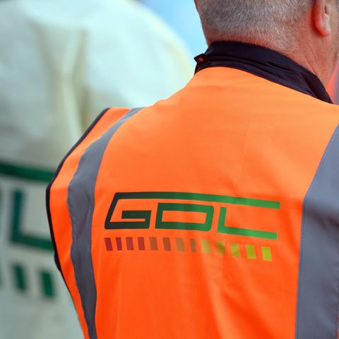 An Menschen in Streik-Westen der GDL müssen sich Bahnreisende am Donnerstag einstellen