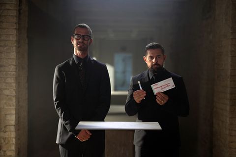 Joko Winterscheidt und Klaas Heufer-Umlauf erklären die Schatzsuche