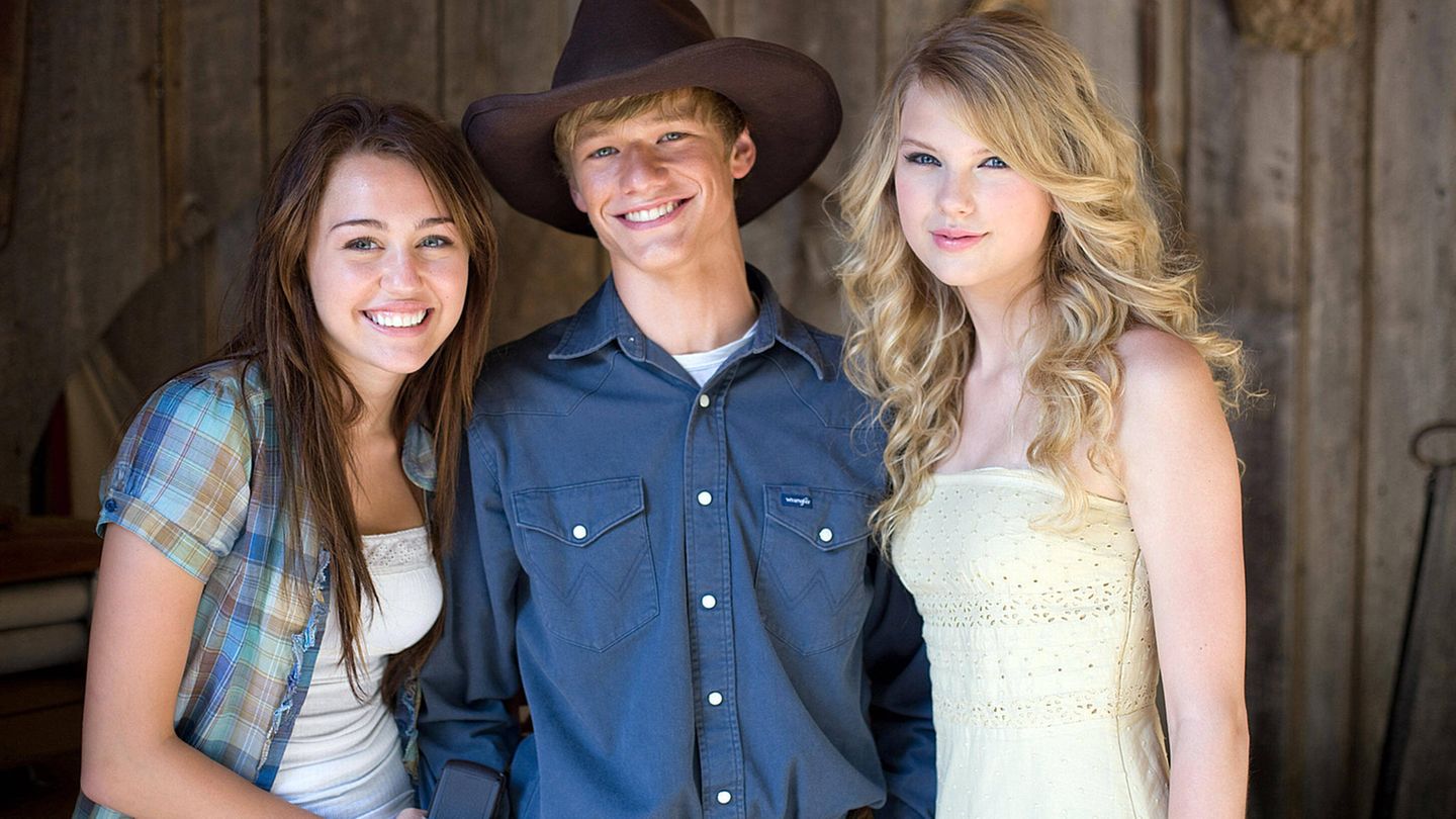 Taylor Swift in "Hannah Montana"