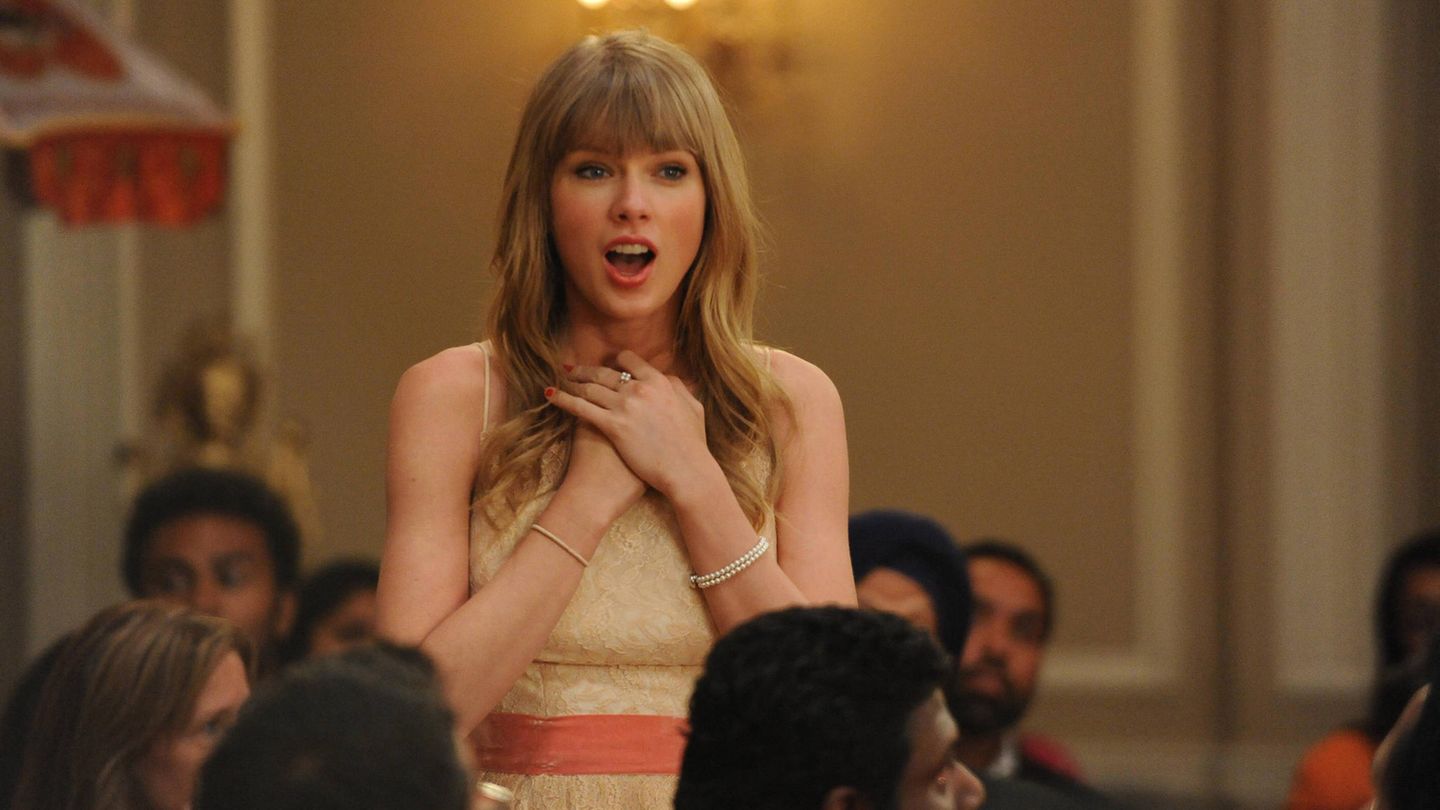 Taylor Swift in "New Girl"