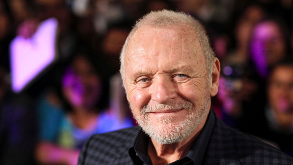 Doch gar nicht so angsteinflößend – Anthony Hopkins tanzt auf Instagram zum Rumba