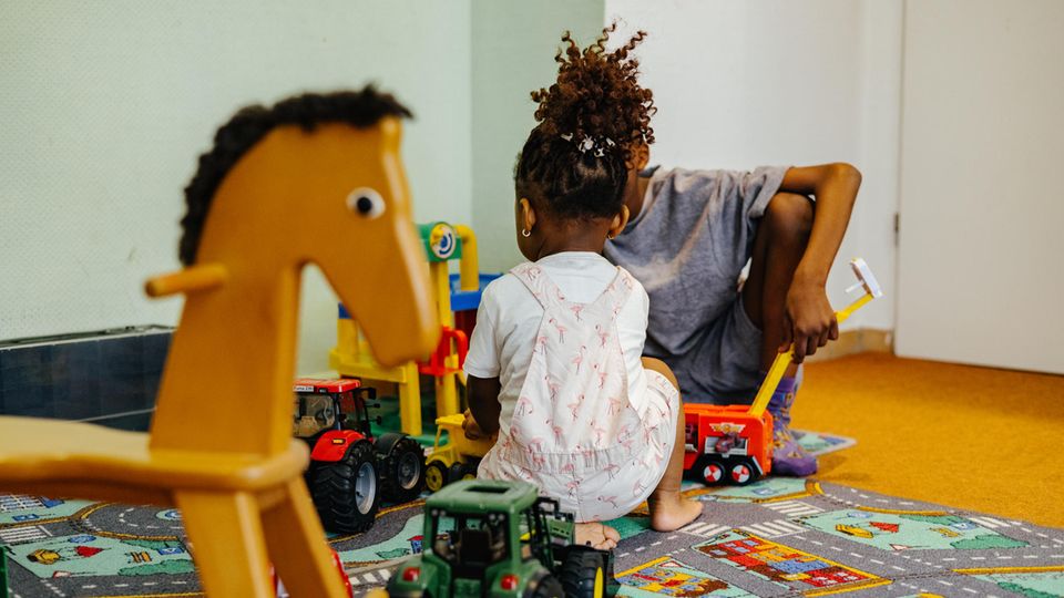 Spielende Kinder im Frauenhaus Spielende Kinder im Frauenhaus