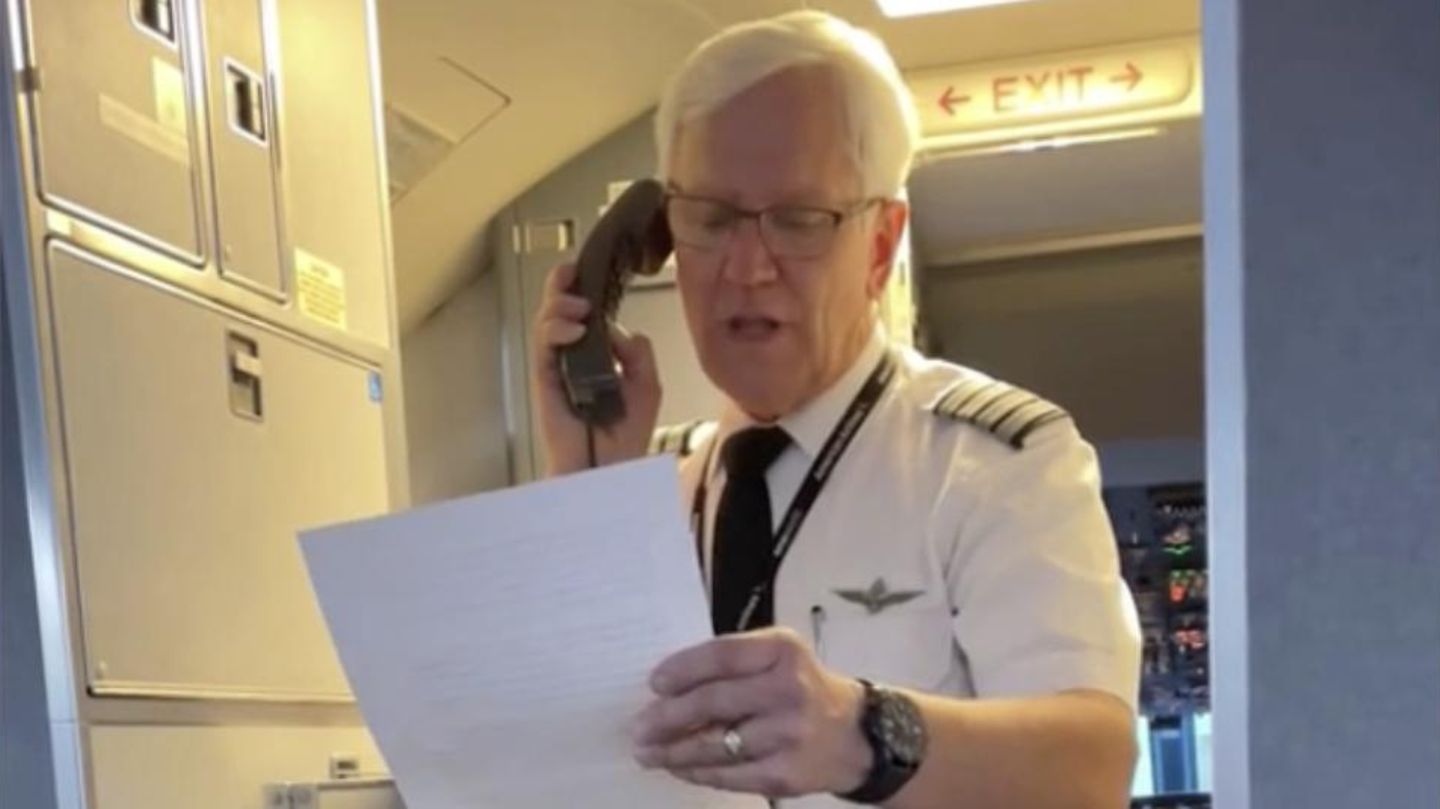 Abschiedsrede So emotional ist Pilot vor seinem letztem Flug STERN.de