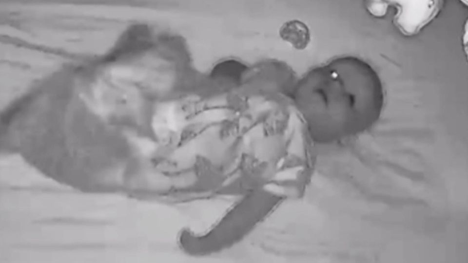 Gerade noch rechtzeitig: Dank Babyphone-Kamera: Mutter erkennt bei Baby Krebs