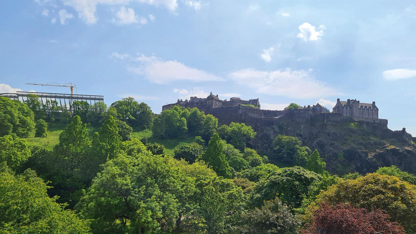 Edinburgh: Das Schloss auf einem Hügel. Es wird gemunkelt, dass es die Inspiration für Hogwarts ist.