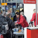 Zwischen Herbst 2014 und Mai 2015 schickte die GDL ihre Mitglieder neunmal in den Streik. Rund 420 Stunden lang wurde das Bahnnetz lahmgelegt. Betroffen waren hunderte Fern- und Güterzüge sowie der für Pendler besonders wichtige Nahverkehr. Die Intensität der Streiks bescherte dem Bahn-Konzern Umsatzausfälle von mehreren hundert Millionen Euro. Zwischenzeitlich fielen drei Viertel aller Fernzüge aus. Erst Ende Juni 2015 verständigten sich die GDL und die Deutsche Bahn nach einem Schlichtungsverfahren auf einen neuen Tarifvertrag: Er umfasste eine Gehaltssteigerung um 5,1 Prozent und eine Arbeitszeitverkürzung auf 38 Stunden pro Woche.