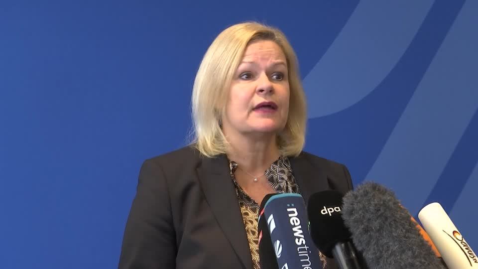 Video: Bundesweite Razzien - "Haben islamistische Szene im Visier" Video: Bundesweite Razzien - "Haben islamistische Szene im Visier"