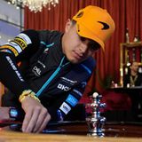 McLaren-Pilot Lando Norris am Roulette-Tisch. Der talentierte Brite will den Sport im Fokus sehen und ist ebenfalls nicht so begeistert von der Show drumherum.