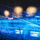 Die Formel 1 lieferte am Mittwochabend eine gigantische Show auf dem Las-Vegas-Strip. Das Grand-Prix-Wochenende wurde gemäß dem Charakter des Veranstaltungsortes mit einer lauten und grellen Eröffnungsshow eingeläutet. Ungewohnt ist diesmal der Termin: Zum ersten Mal seit dem Großen Preis von Südafrika 1985 findet ein Rennen wieder an einem Samstag statt. Start ist um 22.00 Uhr Ortszeit (bei uns 7.00 Uhr am Sonntagmorgen).