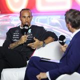 Rekord-Weltmeister Lewis Hamilton hat nichts gegen die Show: "Es ist sehr cool, hier zu sein. Ich habe Las Vegas so oft in Filmen gesehen, jetzt stehe ich hier, die Energie in dieser Stadt ist atemberaubend. Amerika hat so viele tolle Städte zu bieten, aber selbst unter denen sticht Las Vegas heraus", sagte er.
