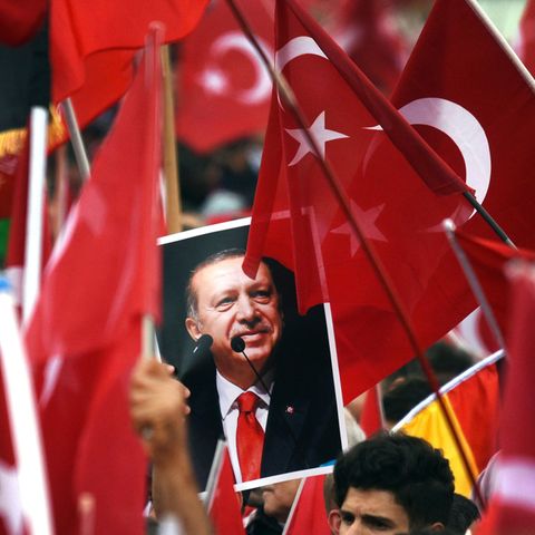 Erdoğan im Flaggenmeer: Anhänger des türkischen Präsidenten bei einem Besuch 2016 in Köln
