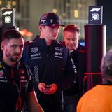 Die Fahrer begrüßten nach dem Konzert die Fans. Max Verstappen, der bereits als Weltmeister feststeht, moserte:  An der Kombination "99 Prozent Show, 1 Prozent Sportveranstaltung" habe er "null Interesse". "Ich will mich immer nur auf die Leistung fokussieren. Ich mag dieses ganze Drumherum nicht", sagte der Red-Bull-Pilot.